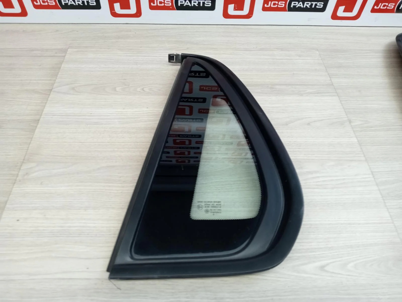 HOLDEN COMMODORE LEFT REAR SIDE GLASS VE, UTE, 07/06-05/13 2011