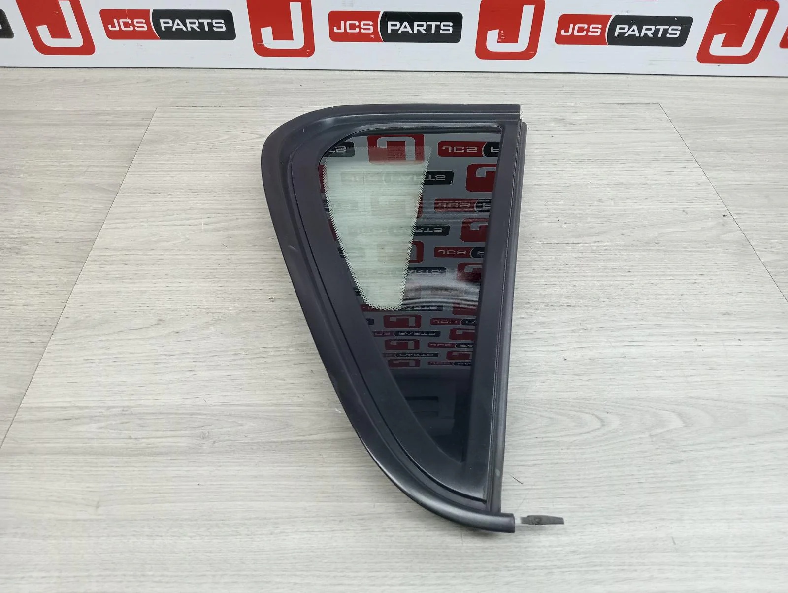 HOLDEN COMMODORE LEFT REAR SIDE GLASS VE, UTE, 07/06-05/13 2011 - Image 3