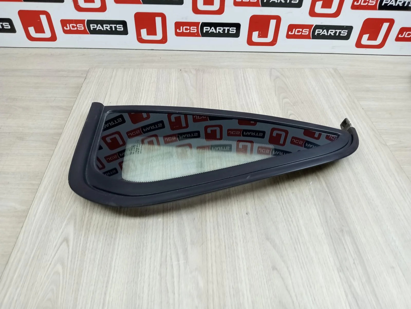 HOLDEN COMMODORE LEFT REAR SIDE GLASS VE, UTE, 07/06-05/13 2011 - Image 4
